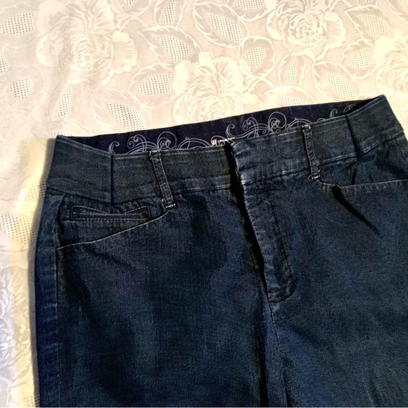 Capris - Picture 3 of 6